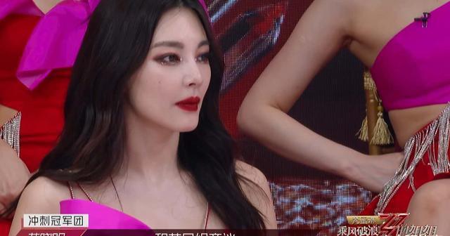  张含韵|李斯组集体婚纱，张雨绮惊艳张含韵甜美，李斯丹妮却像个铁憨憨