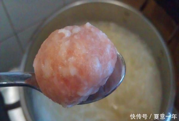 营养|白萝卜肉丸汤这样做真好吃,既简单又营养,每次做都不够全家人吃
