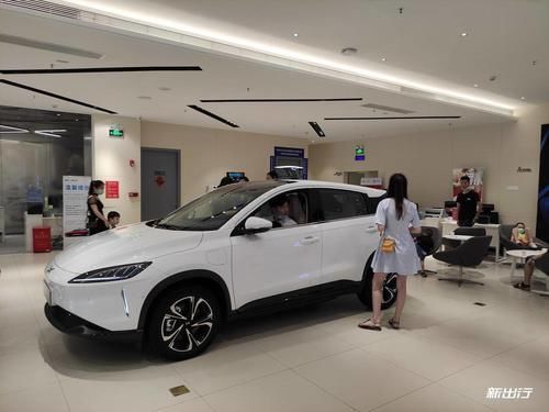新能源汽车|买一辆概念车是什么感觉小鹏P7简单上手体验