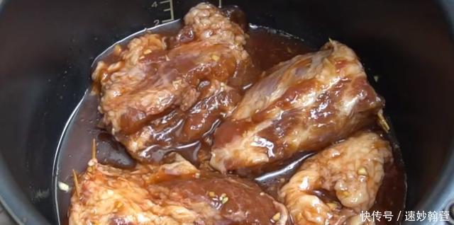  还要|懒人版电饭煲蜜汁叉烧，方法和配方都超简单，比外面买的还要好吃