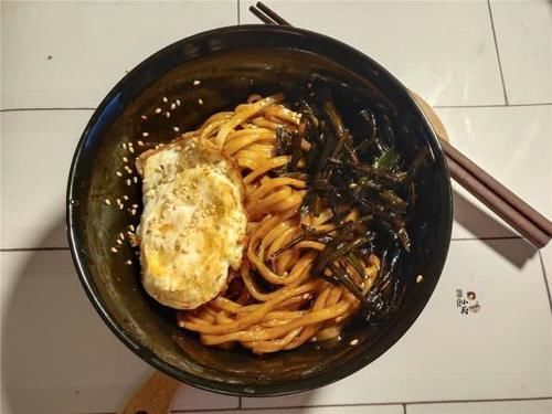 料汁|葱油拌面原来这么简单,这么做口感筋道一点也不坨,一周也吃不够