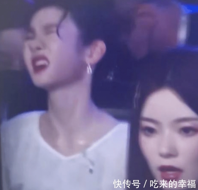 舞台|张艺凡《创造营》总决赛被扛下舞台,受伤严重导致团舞取消,姐妹纷纷来安慰她