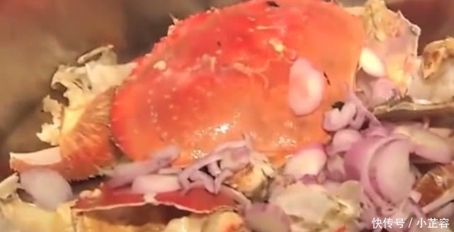 外国人|外国人用“螃蟹机”处理螃蟹,40秒一只,中国人没灵魂的吃法