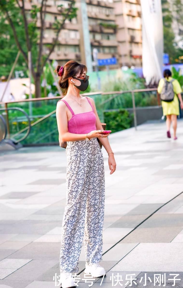 清新|小姐姐靓丽出街,看起来显得很清纯,有种清新靓丽的少女感