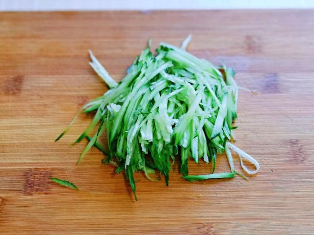 做法|鸡胸肉“夏天做法”,我家2天吃一次还不够,每次都光盘