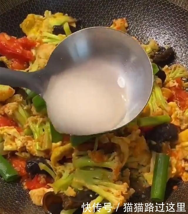 下饭|家常小炒花菜的超级简单做法,营养丰富口感脆甜,好吃又下饭