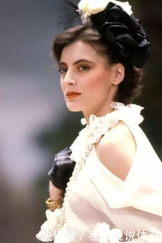 演绎|她是香奈儿首个专属模特,如今60岁,将法式优雅演绎到老