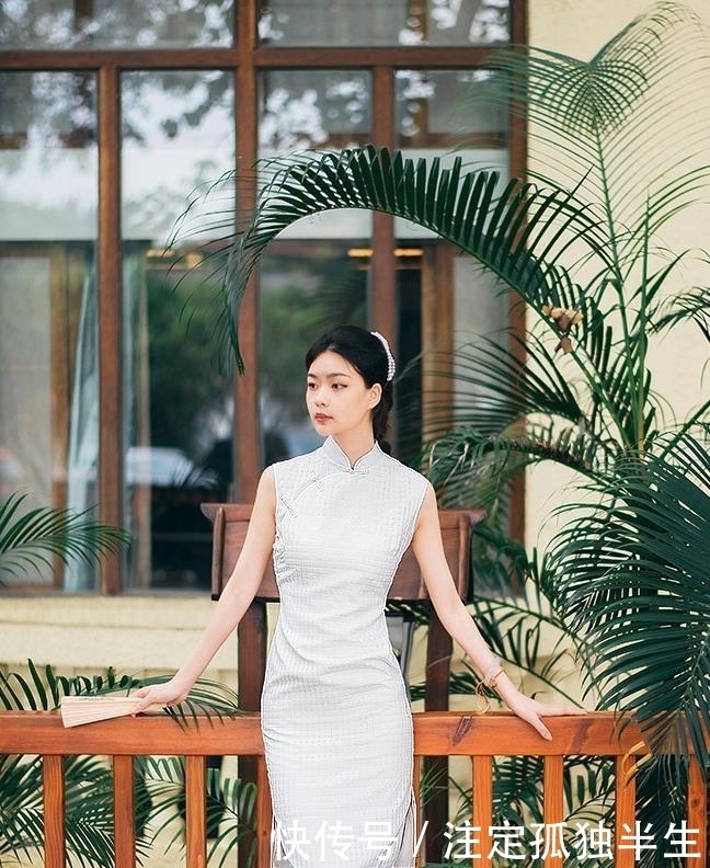 比包|比包臀裙端庄,比蛋糕裙显瘦!今夏流行的是“旗袍裙”,真优雅