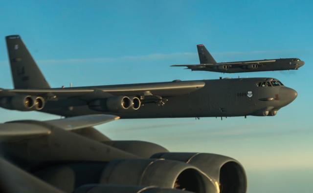 反击|美轰炸机越过红线,俄战机反击被指侵犯,俄:全程遵守规则