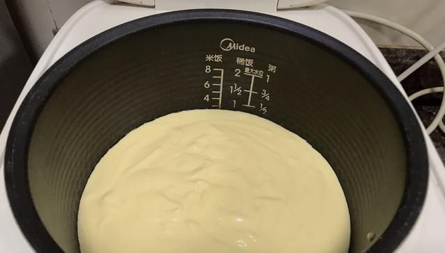 蛋清|做电饭锅蛋糕,不需要加酵母,一样可以做出鲜香、软嫩的蛋糕