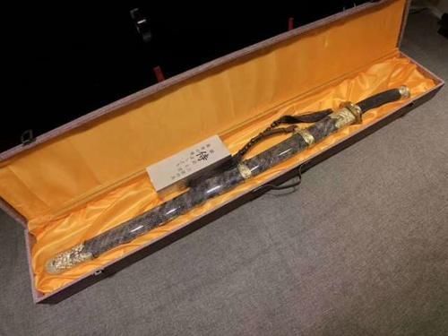 春刀|百炼钢锻造,珍珠鱼皮环抱,明制曲柄绣春刀