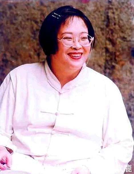 央视|从180斤暴瘦到脱相,被韩红视为恩人,央视主持人张越哪去了?