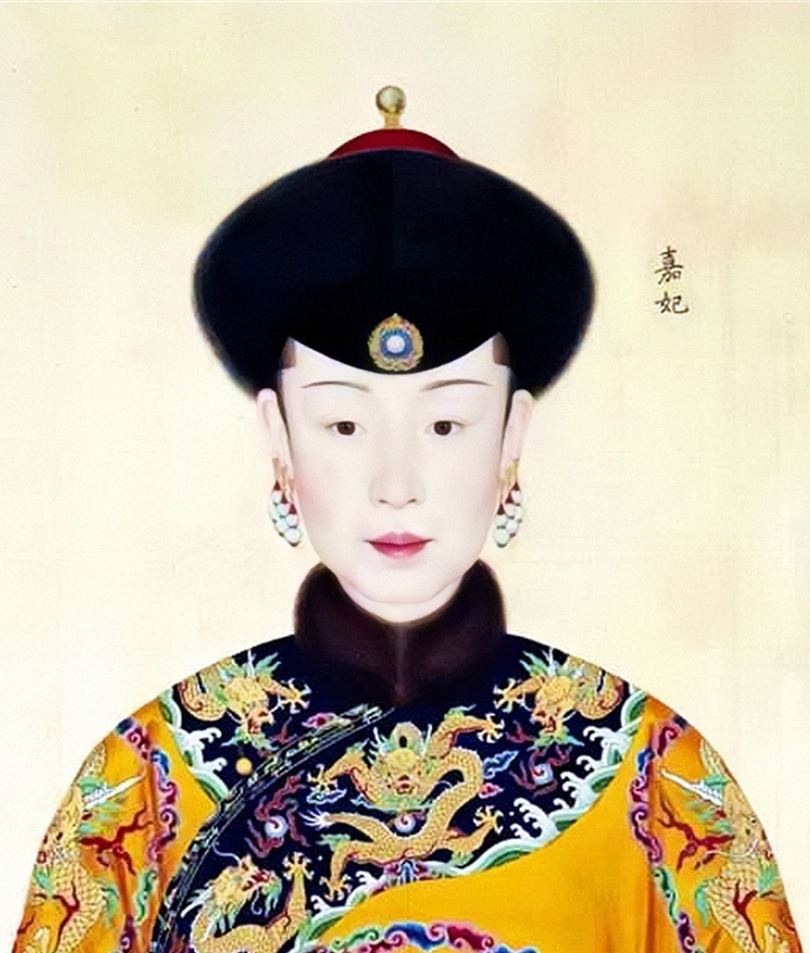 乾隆帝|乾隆和12个老婆的画像，图15比乾隆小47岁，图3是乾隆真实的相貌