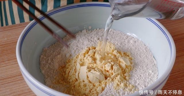 不放|玉米面烙薄饼,掌握5个要点,不放1滴油,也能柔软劲道凉了不硬