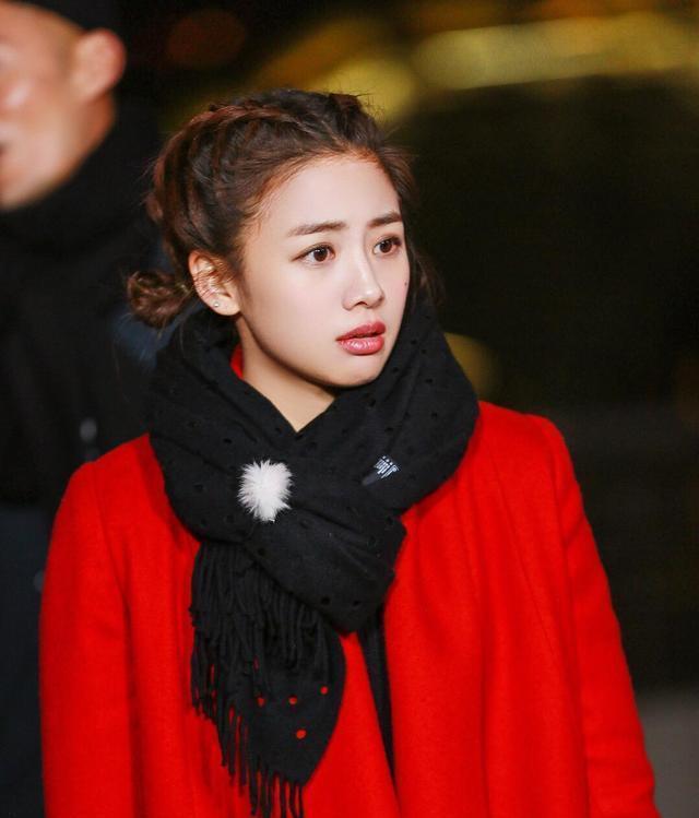 何炅宠|16岁被逼出道,被母亲当作取款机,如今30岁却被何炅宠上天