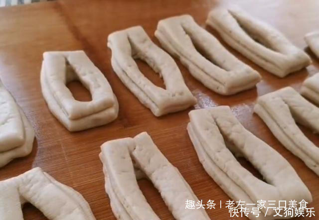  鸡蛋|花生米里加2个鸡蛋，居然这么好吃，不炒也不烙，好吃到停不下来