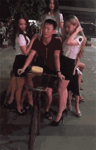 不适|搞笑GIF:你还是别做鬼脸了,看得我浑身不适