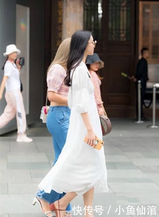 凉时尚的美感|街拍,美女白色裙装展示优雅女人味,雍容的气质与众不同