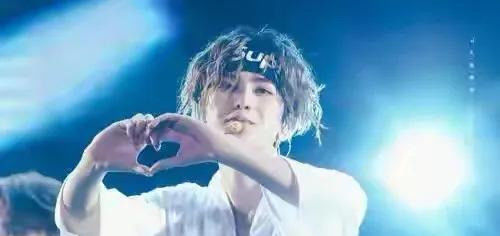 重生|蔡徐坤与资本的博弈,32亿违约金下的涅槃重生