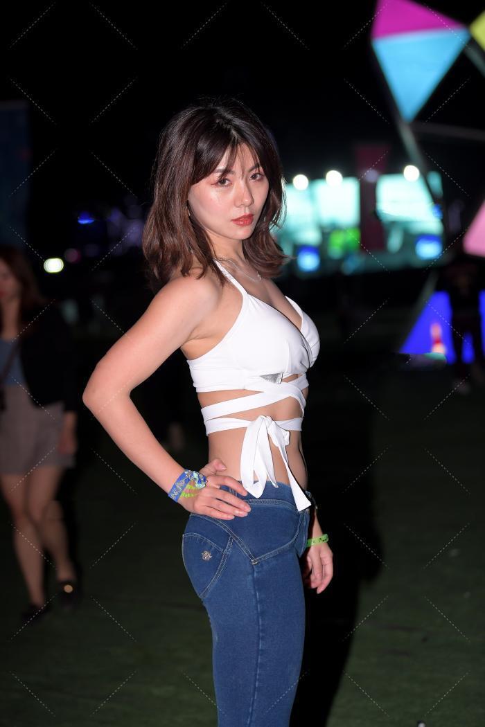 腰带|街拍：这么细的腰带，没有A4腰怎么驾驭得了？别不信