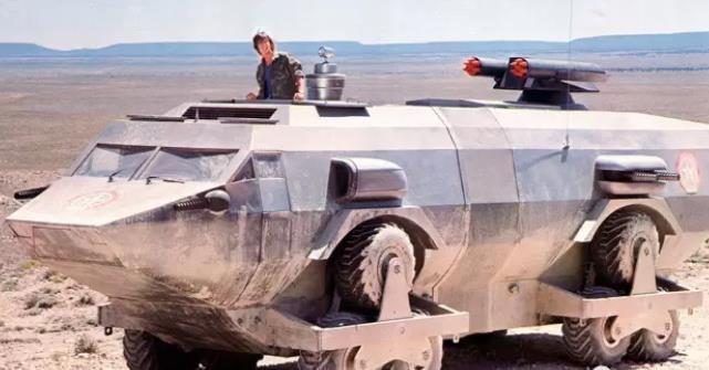 新花样|车轱辘玩出“新花样”轮胎没空气,战车照样满地撒欢