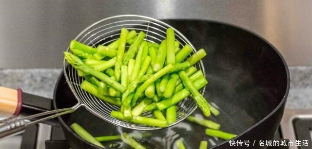 冒烟|炒菜时,等锅冒烟才下菜饭店大厨都搞错了,难怪菜不香没味道