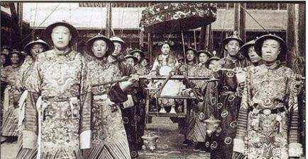 光绪|慈禧凌晨偷偷出宫,光绪知道后亲自去追,走到半路他却大哭起来!