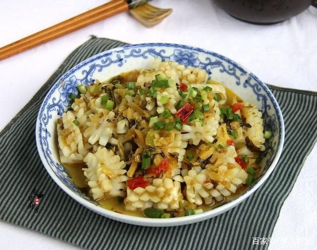  鱿鱼花卷|天一热，家里最馋这菜，鲜辣酸爽，肉嫩肥美，开胃下饭