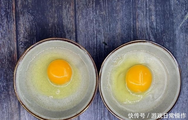  完整|水煮荷包蛋，千万不要沸水下锅，多加一步，鸡蛋完整不出沫