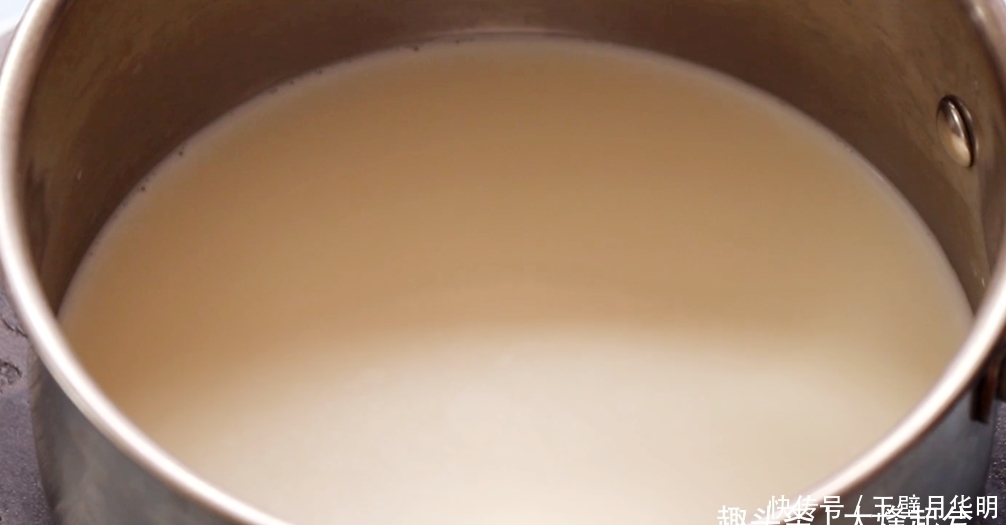 好吃|红豆双皮奶不用出去吃,教你家庭版做法,香甜滑嫩入口即化,好吃
