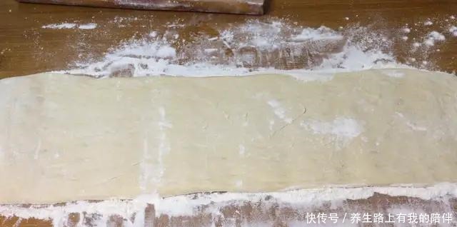 失败|炸油条有人用泡打粉,有人用酵母粉都不对,教你正确做法,零失败