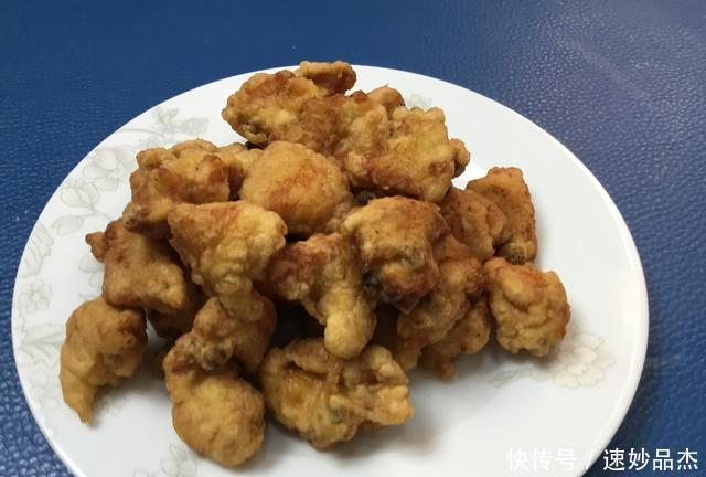 鸡胸肉|老阿姨在家做椒盐鸡块,教你学会这个小技巧,真是美味