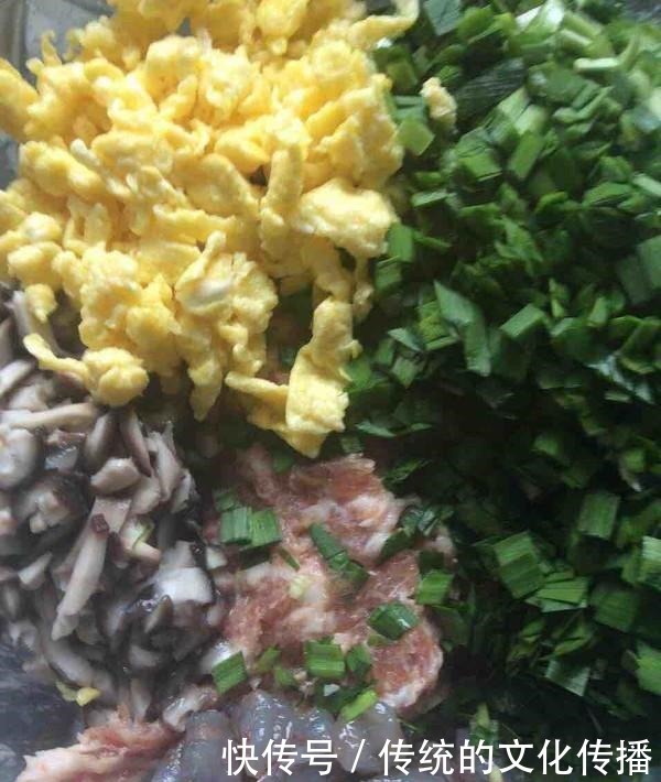 摆摊|中国姑娘在英国摆摊卖小吃,1天卖500份,老外太好吃了