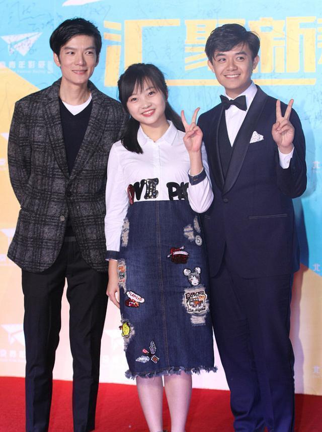  小孩|林妙可长大也有“小孩样”，字母衬衫配卡通裙，“小圆脸”真抢镜