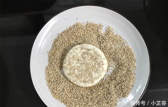  早餐|山药别总炒着吃，做成营养早餐饼，香甜软糯，孩子隔天就想吃