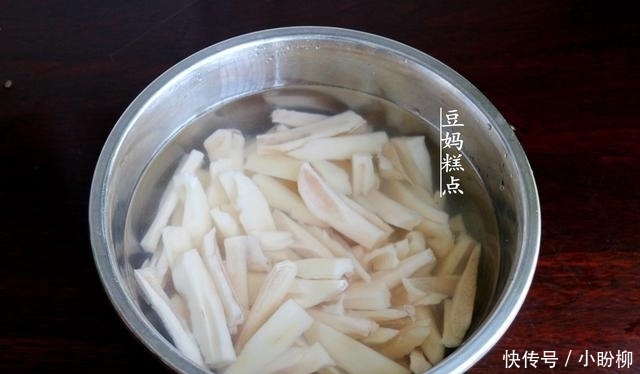 莲藕|清炒莲藕时,记得多加这2样蔬菜,爽口更下饭