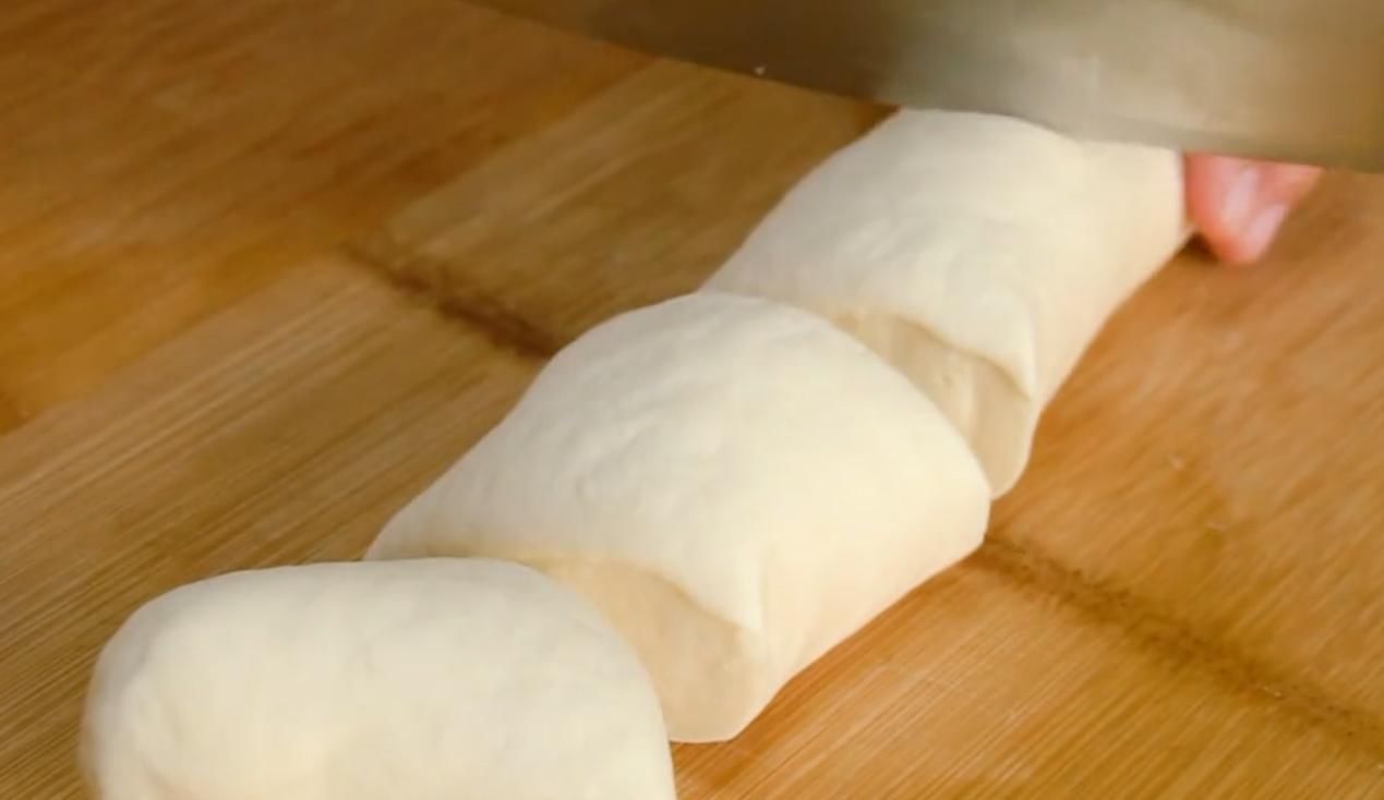 美食|经典美食“葱花饼”,葱香四溢,酥脆可口,好吃到停不下来