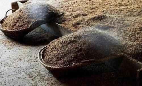 过程|生产纯粮酒都会产生酒糟,为什么现在酒厂都看不到酒糟了?