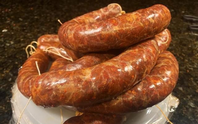 咸蛋黄|美味不用等,香肠、蛋黄酥、半芝士布丁烧、抄手、草莓芝士蛋糕