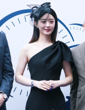  真实|赵丽颖为证明颜值，拍照故意让摄影师关掉滤镜，这脸也太真实了吧