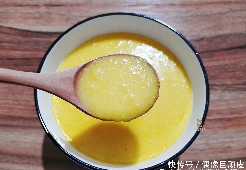 甜玉米|做玉米汁时,只放水可不行,多加一样食材,玉米汁香浓好喝又营养