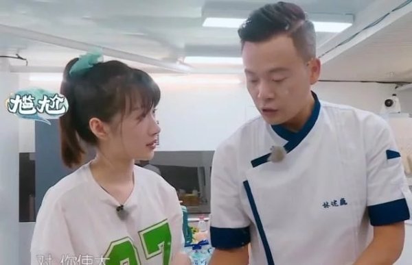 不留情面|李浩菲又出幺蛾子洗菜暴露文化水平,林大厨一句话嘲笑不留情面