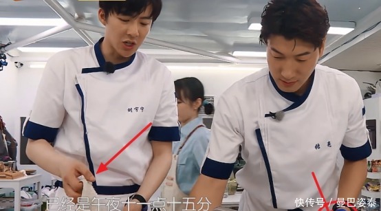 洗碗|《中餐厅》后厨洗碗有多累?后期采访刘宇宁时,他的手后让人心疼