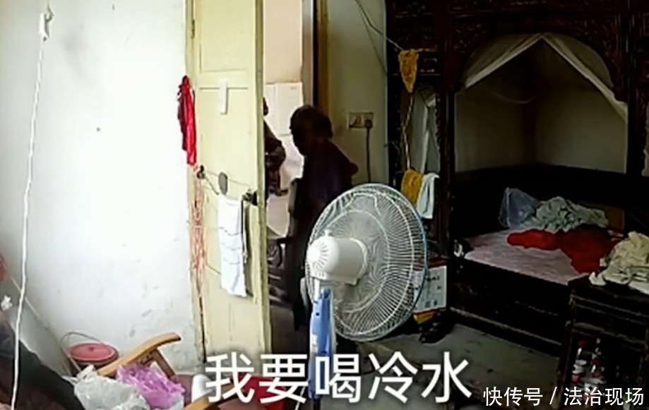 房间内|推销女子进屋讨水喝，老人热情招待反被骗，监控拍下无耻一幕！