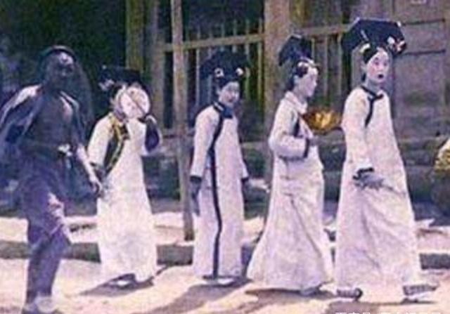 街头|溥仪退位后宫女做了军阀太太,有些流落街头,有的被卖