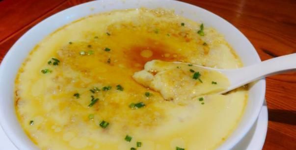 蛋羹里|蒸鸡蛋用冷水还是热水我蒸错了20年,教你一招,鲜爽嫩滑