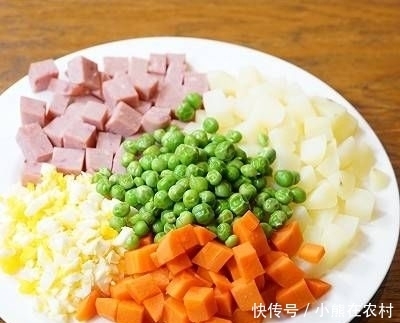  法棍面包|早餐：酸奶水果捞火腿绿豆沙拉