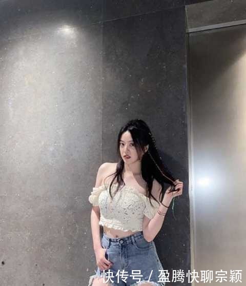 王文|华谊公主王文也近照,扎脏辫穿热裤露香肩太性感,模样大变似换头