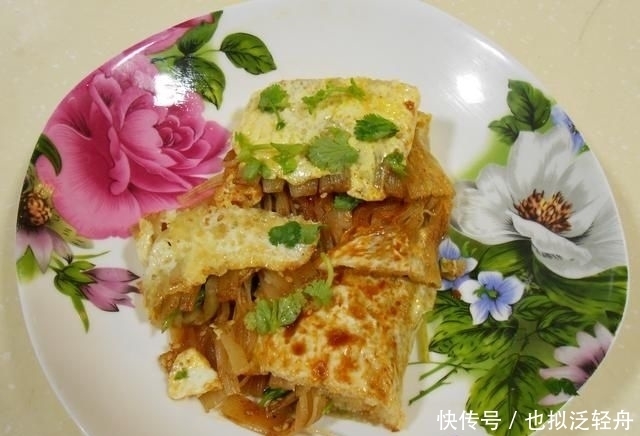  做法|教你烤冷面的秘制新做法，让人吃一口以后，就不舍得放下筷子了