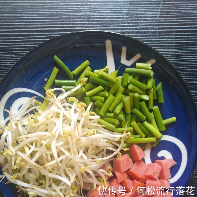 做出|10块钱成本做出一家三口的快餐，网友说太会过了，香味浓郁炒面